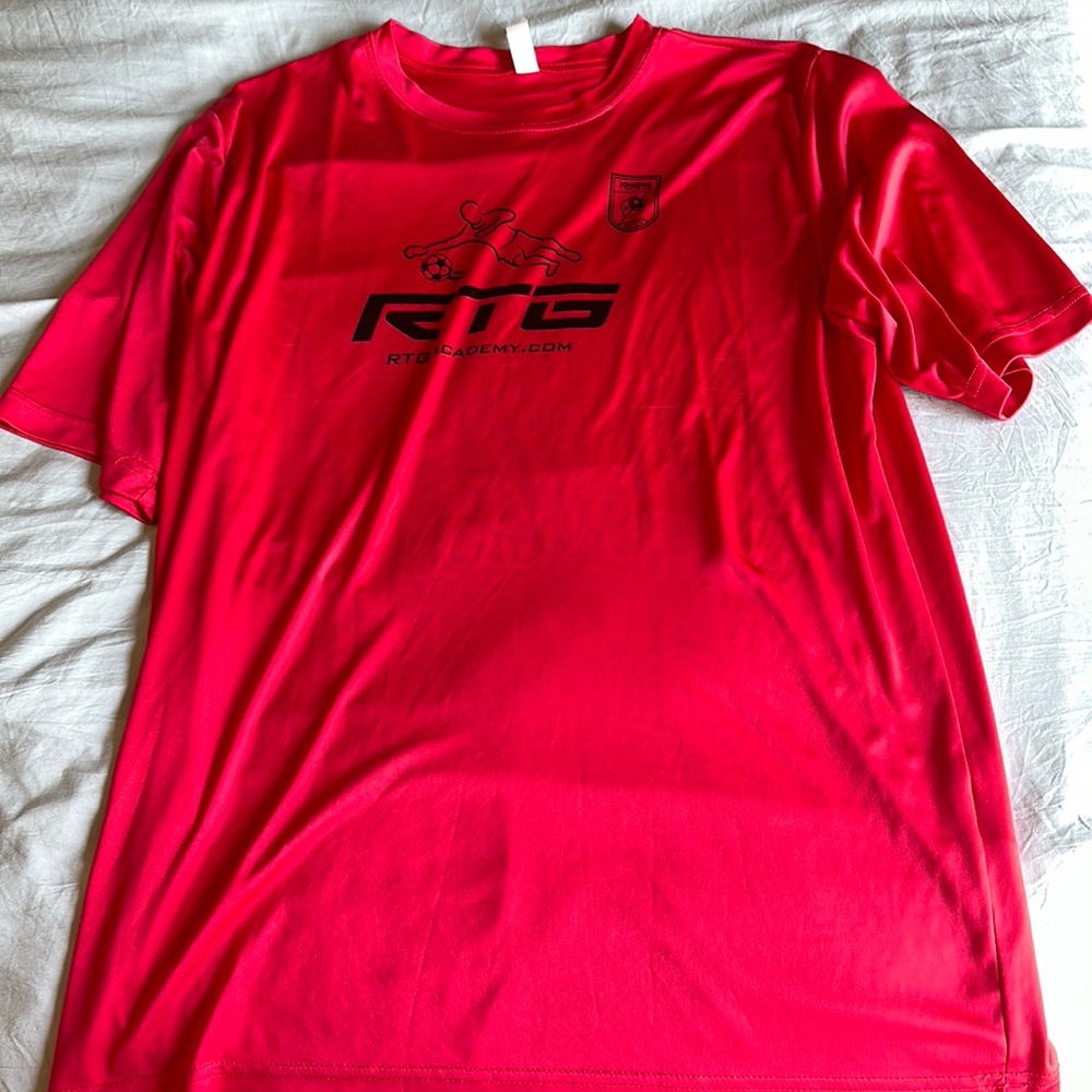 Red training goalkeeper shirt